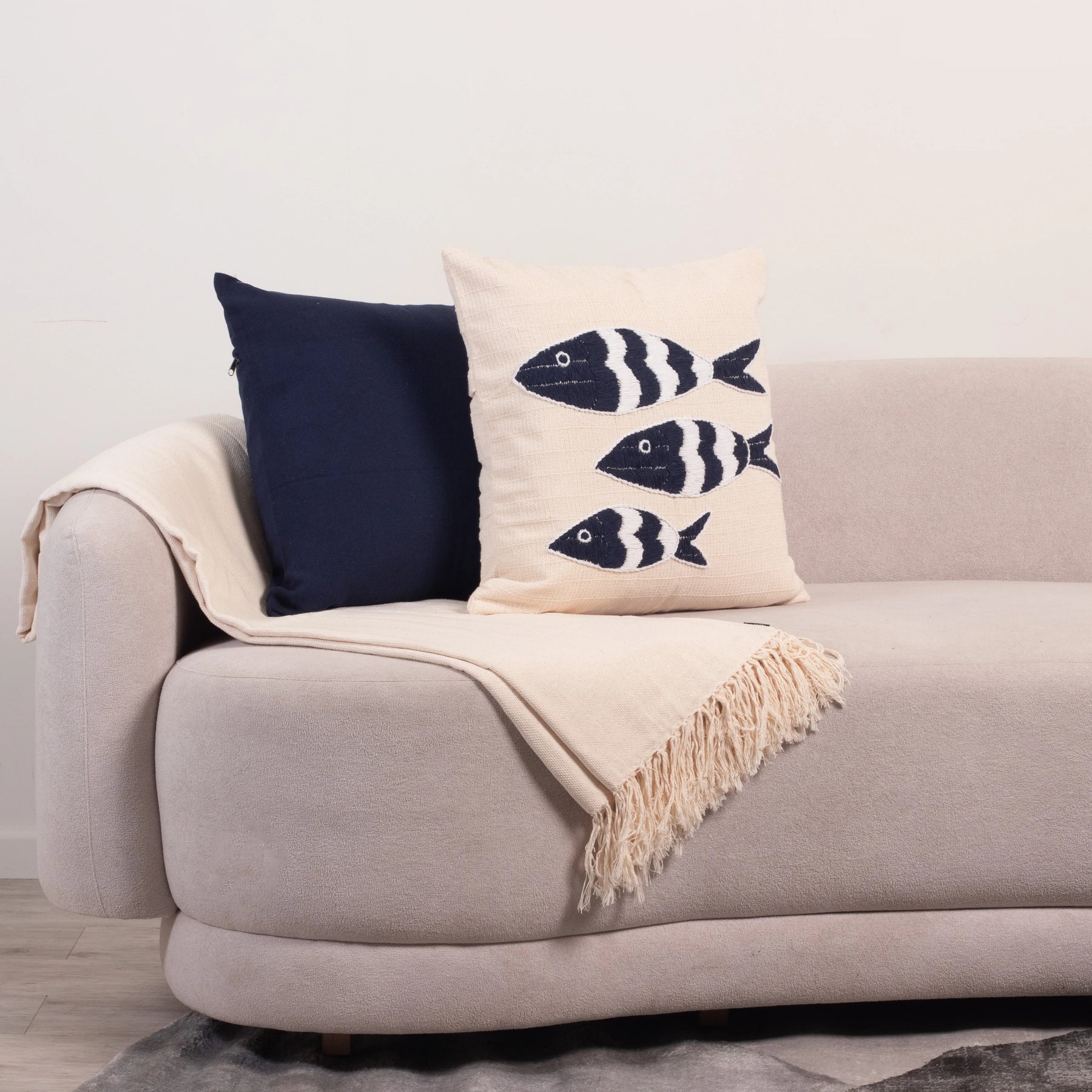 Kit com 2 Capas de Almofadas 1 Manta Maré - Cru c/ Azul