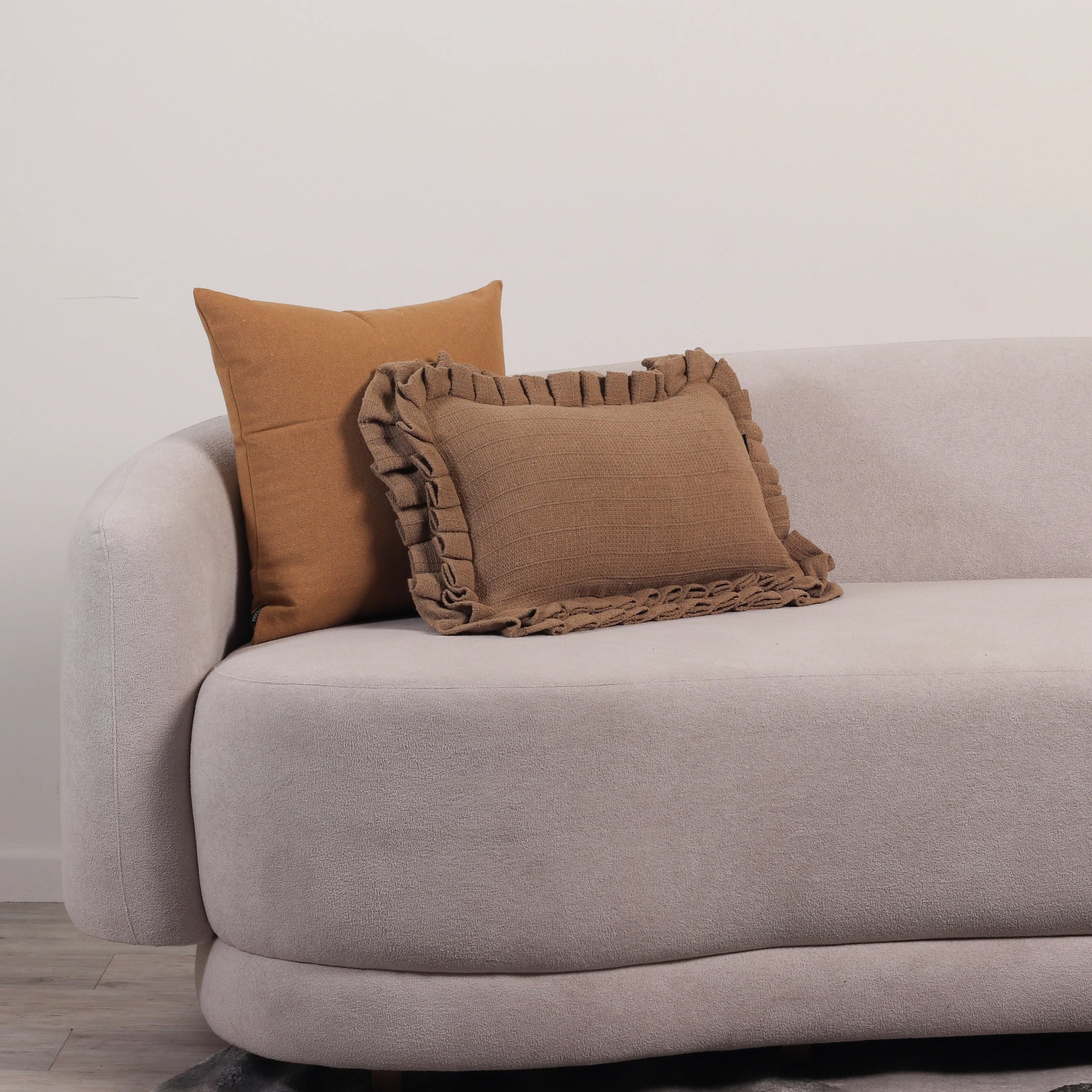 Kit com 2 Capas de Almofadas Plissê - Caramelo