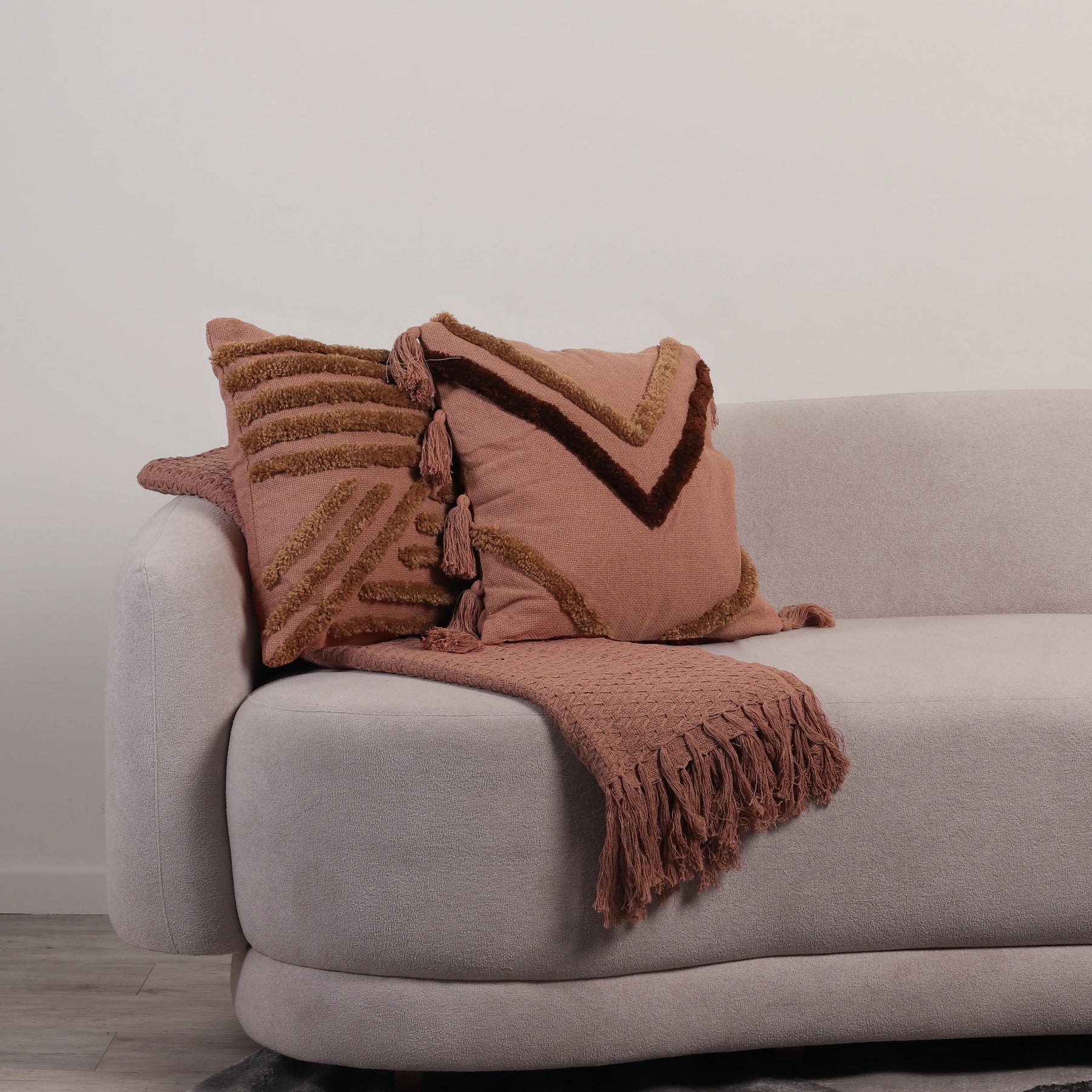 Kit com 2 Capas de Almofadas 1 Manta Líria - Caramelo c/ Marrom